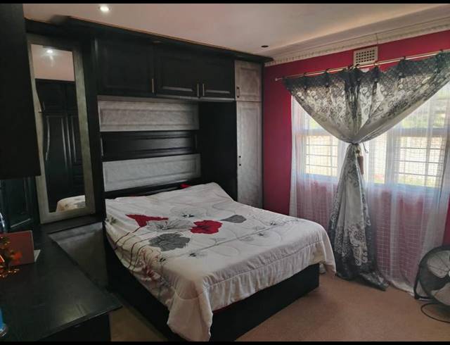 3 BEDROOM HOUSE FOR SALE IN CRAIGIEBURN